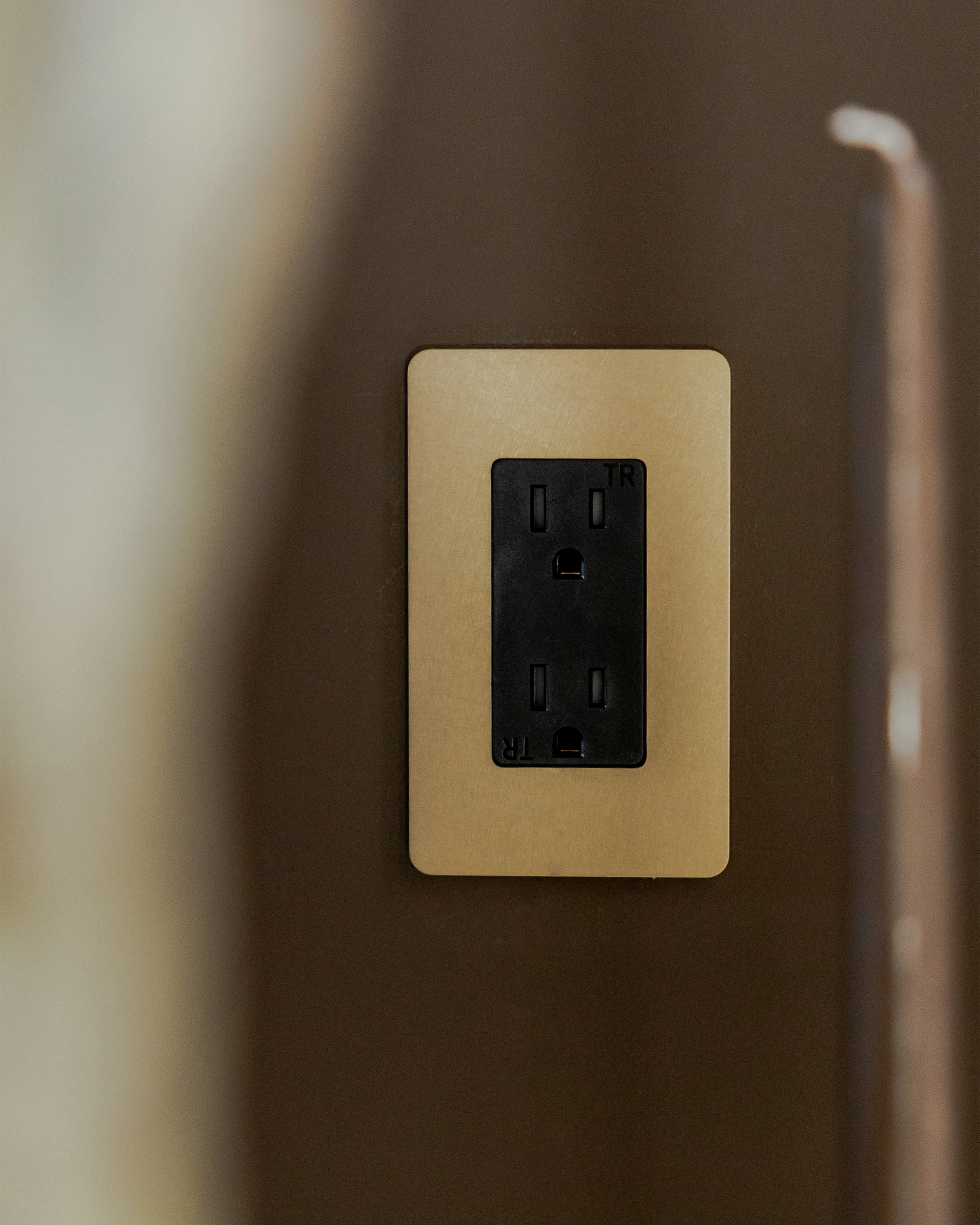 Grove 1G 15A Outlet - Antique Brass Black - Image 5