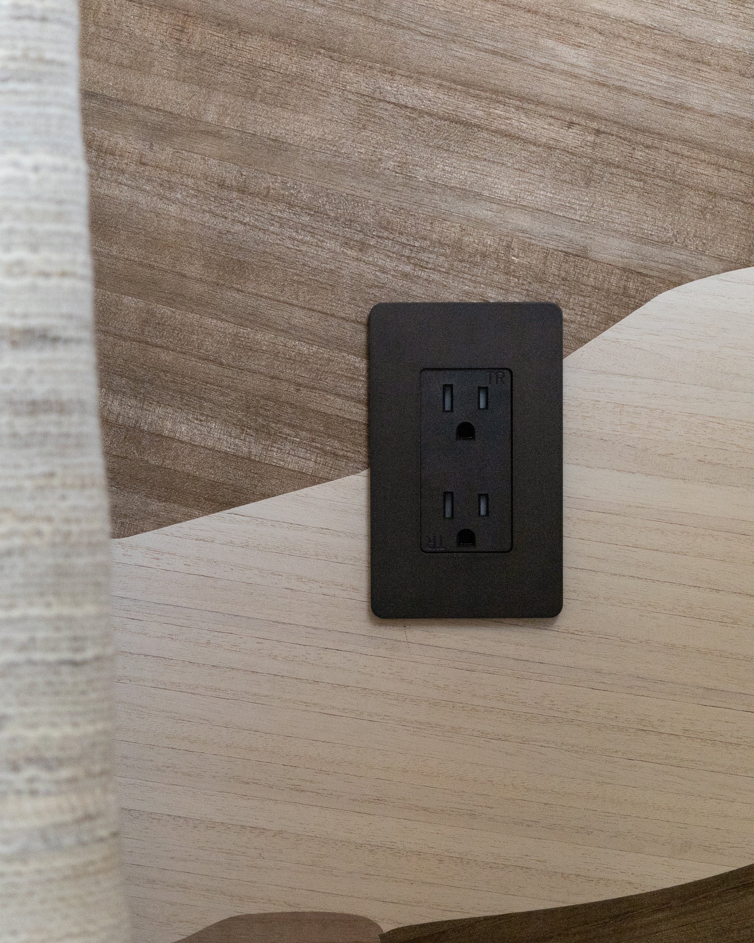 Grove 1G 15A Outlet - Bronze Black - Image 3