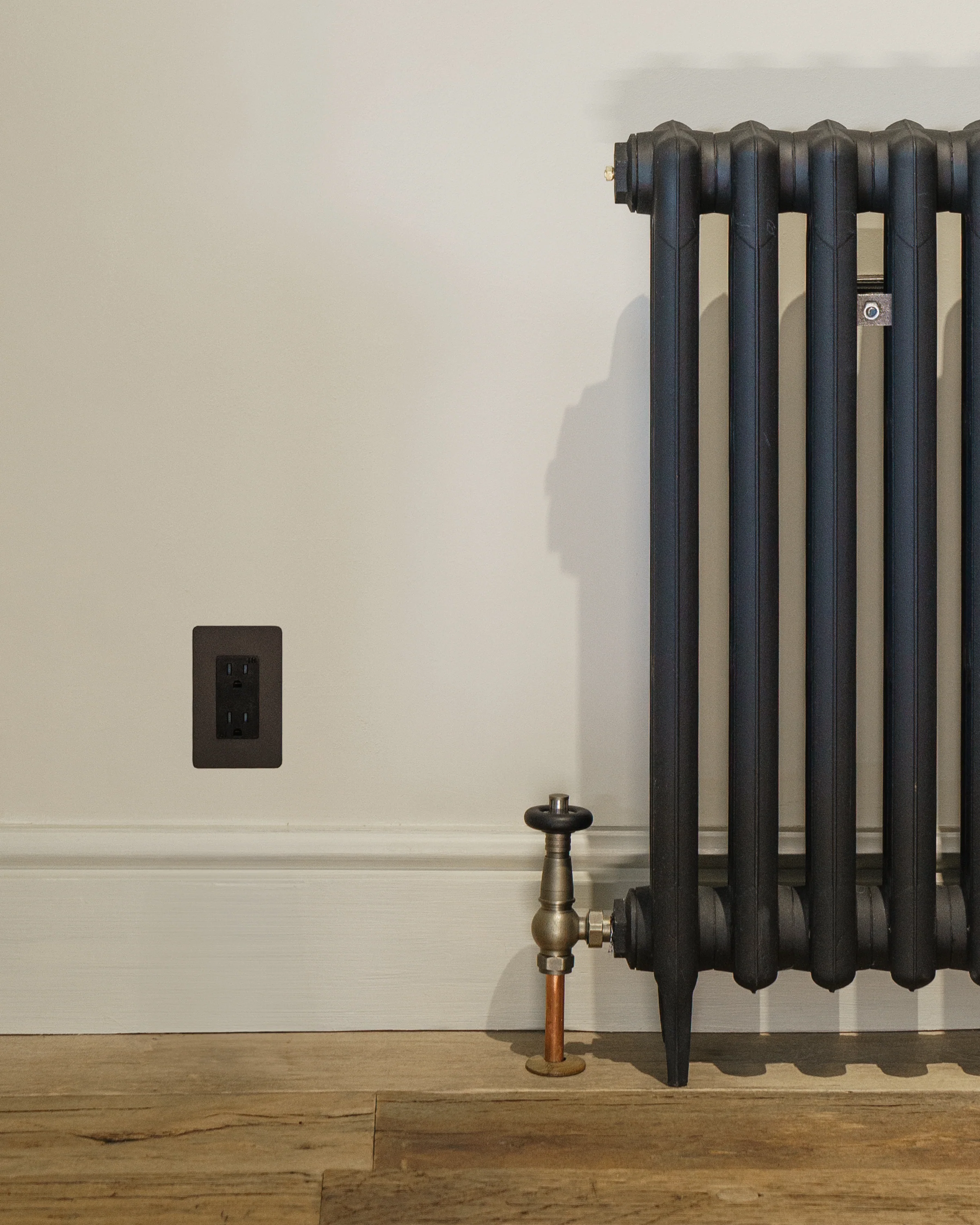 Kew 1G 15A Outlet - Bronze Black - Image 2