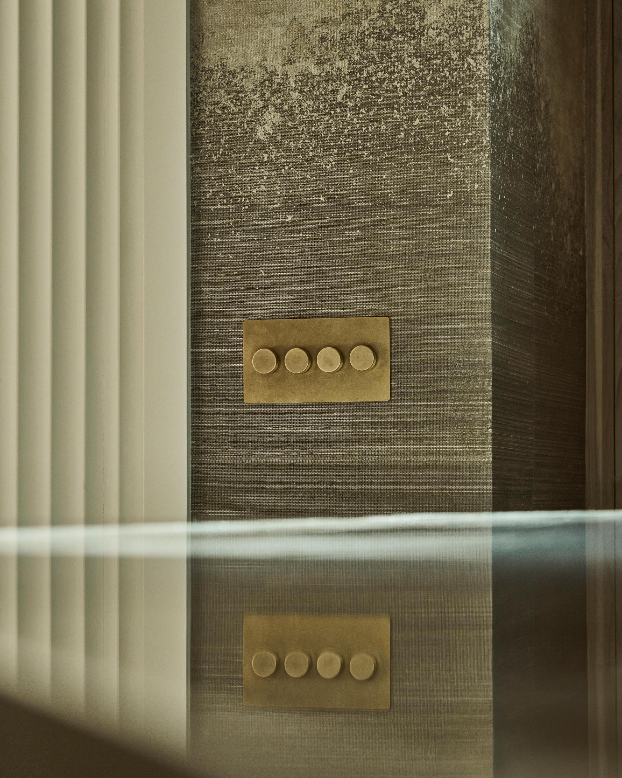 Kew 4G Dimmer Switch - Antique Brass - Image 6