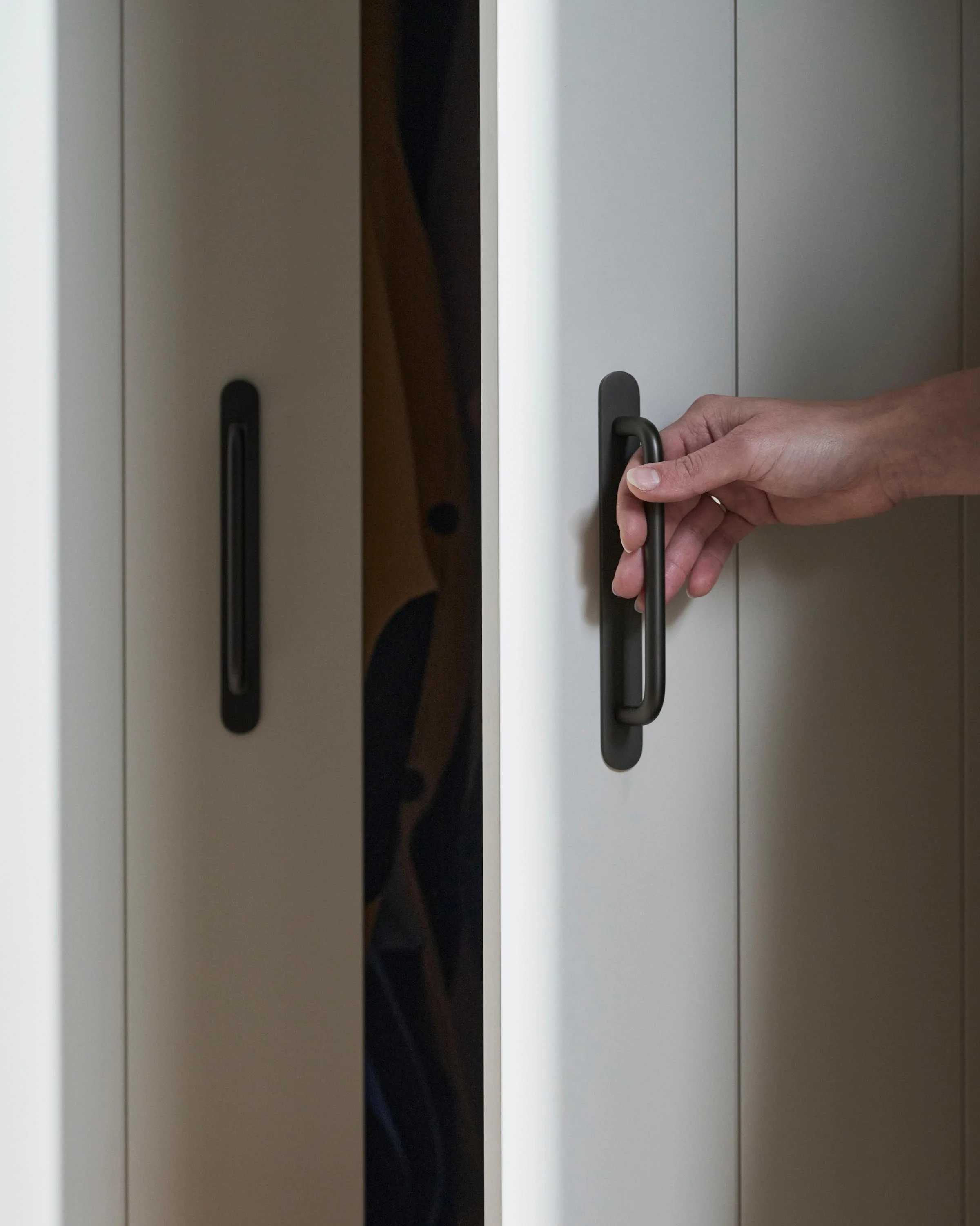 Kilburn Cabinet Handle Small - Bronze - Image 4