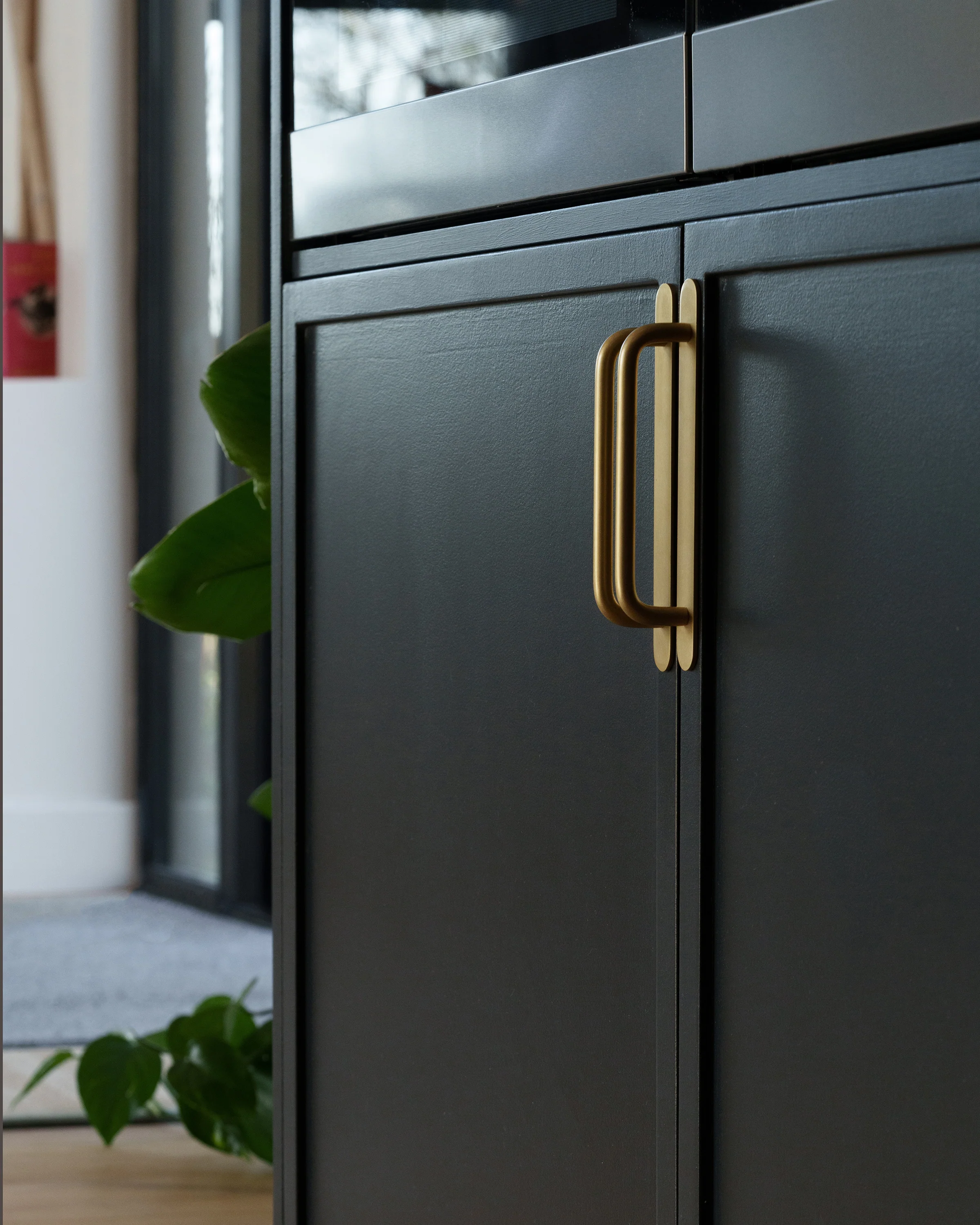 Kilburn Cabinet Handle Medium - Antique Brass - Image 2