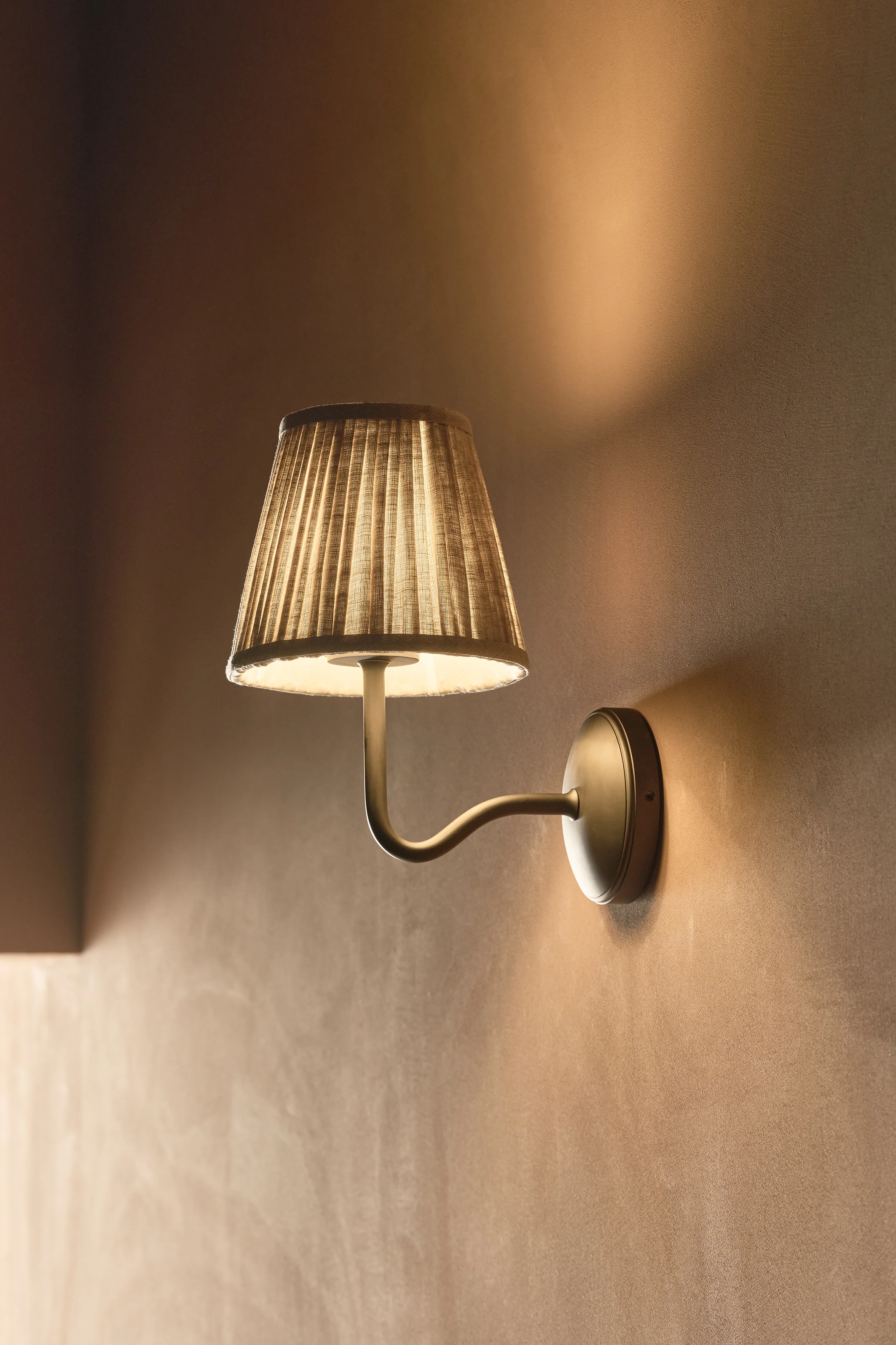 Malvern Medium Wall Light Natural Beige - Bronze - Image 3