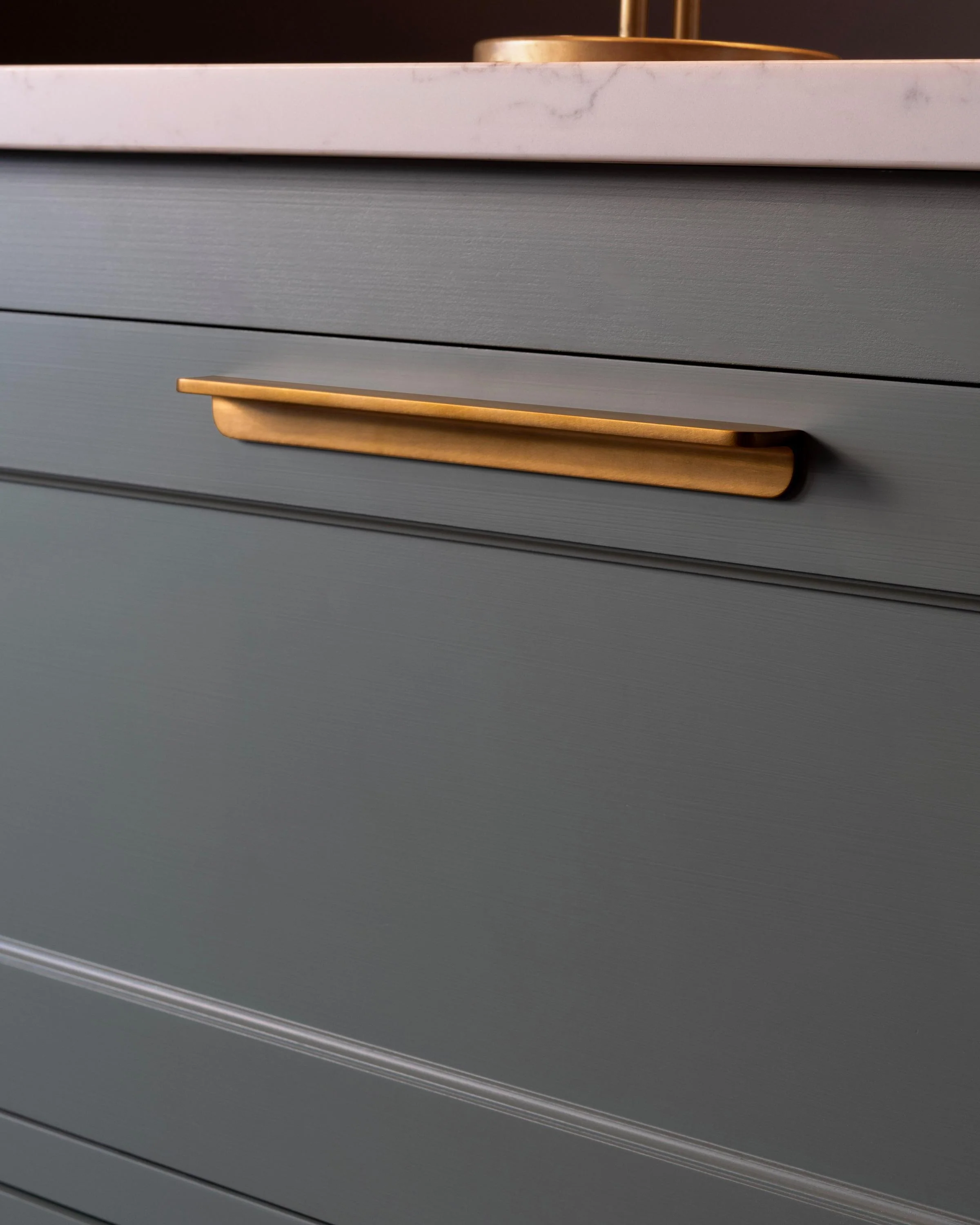 Oxford Cabinet Handle Medium - Antique Brass - Image 3