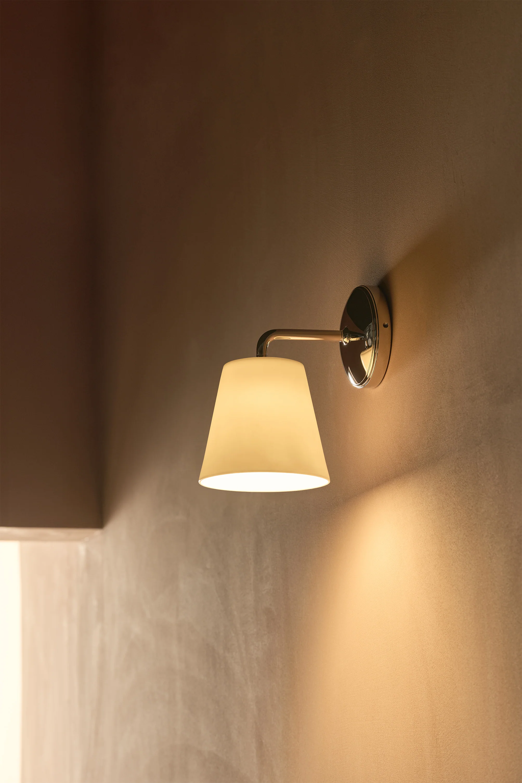Richmond Medium Wall Light Fine Porcelain - Polished Nickel - Image 3